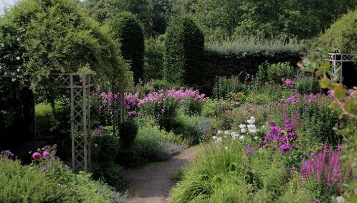 Showroom & Display Gardens